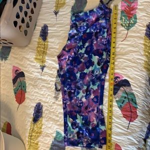 Danskin Now Floral Capris XL